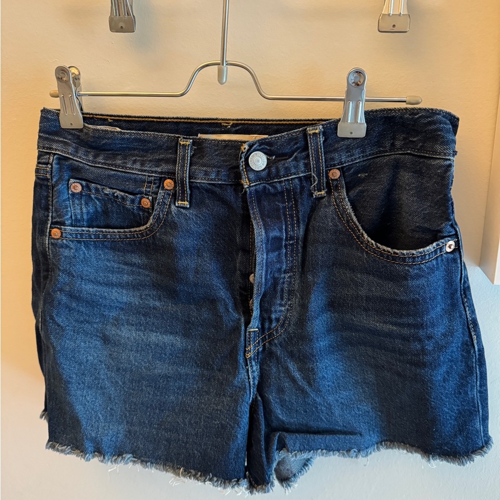 Levi’s ribcage denim shorts sz28
